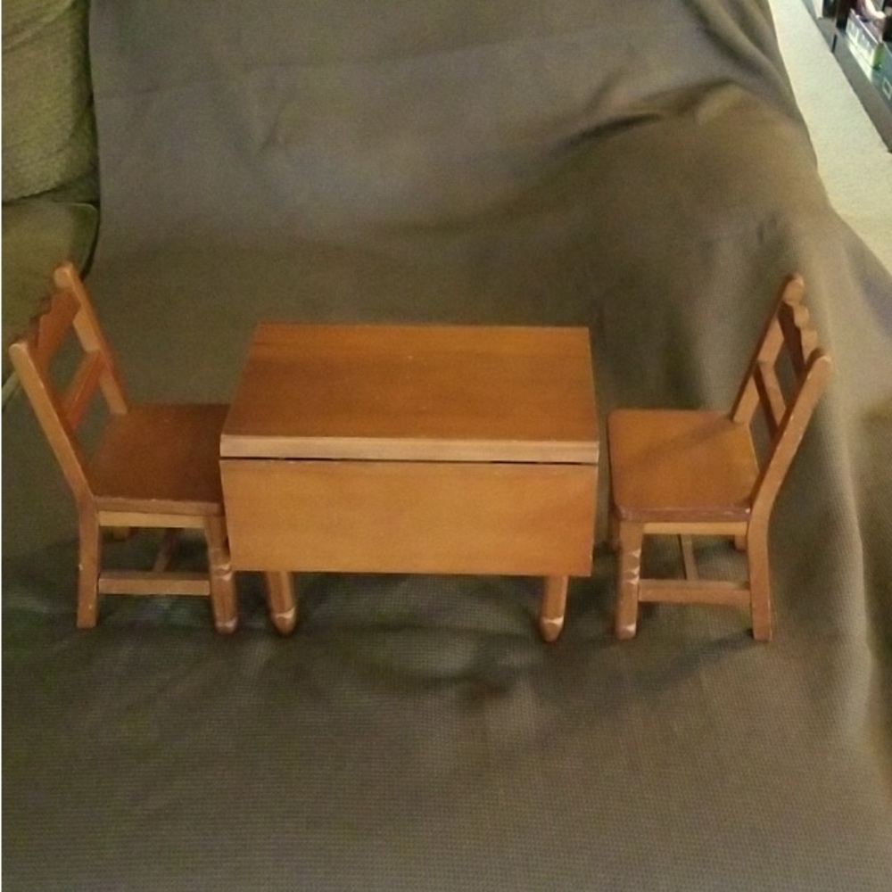 AG Molly’s Vintage Retired 2 Drop Leaf Table n chairs